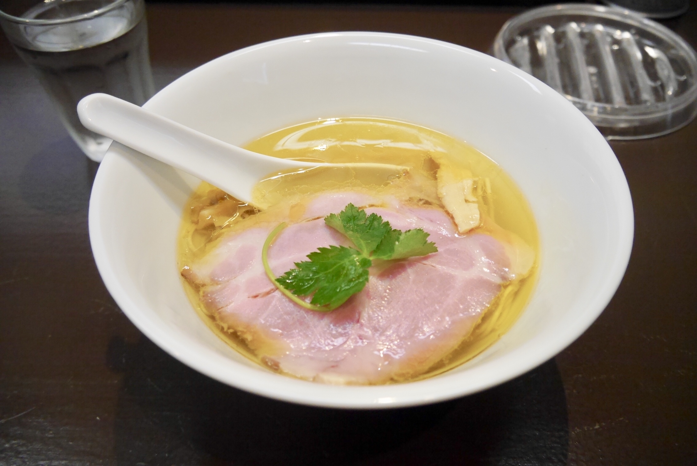 【東京 神保町】女性1人でも入りやすいラーメン店・神保町黒須で塩蕎麦を食べてきました。 YUKILOG