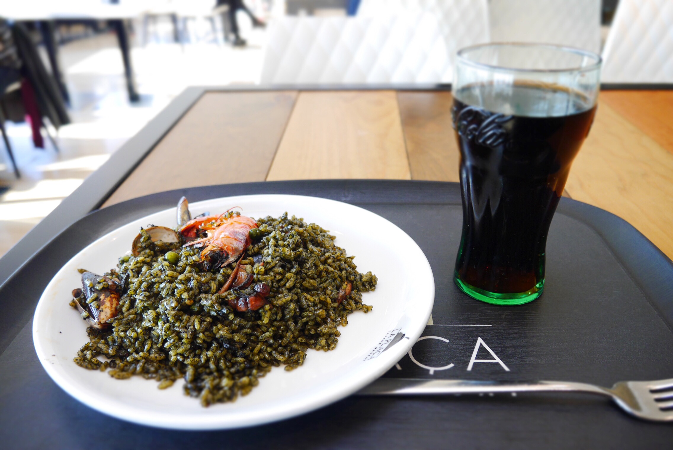 バルセロナ フードコートだけど本格派 エル コルテ イングレスで 一人前から注文できるパエリア を食べました Yukilog